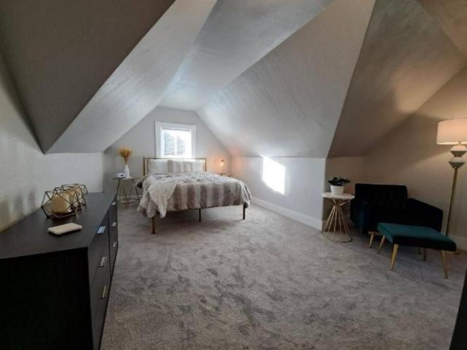 Saco Riverside Modern & Cozy 3 Bedroom 3rd Flr *