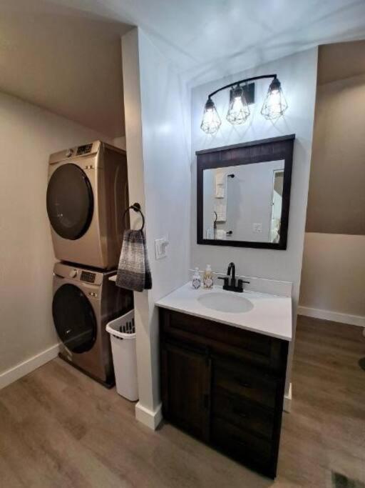 Saco Riverside Modern & Cozy 3 Bedroom 3rd Flr Apartment *