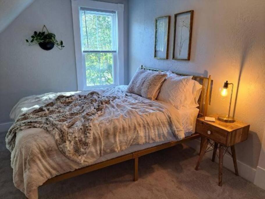 Saco Riverside Modern & Cozy 3 Bedroom 3rd Flr