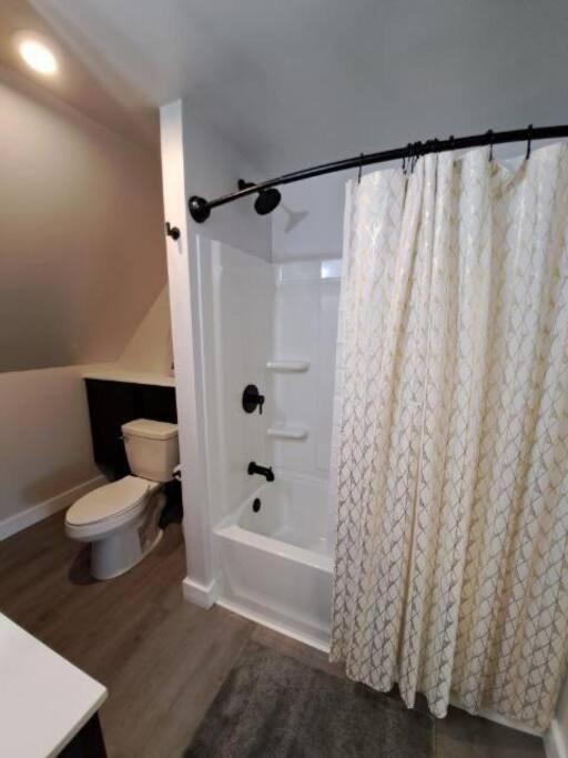 Saco Riverside Modern & Cozy 3 Bedroom 3rd Flr Apartment *