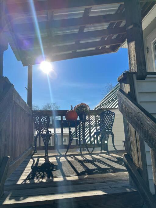 Saco Riverside Modern & Cozy 3 Bedroom 3rd Flr Apartment